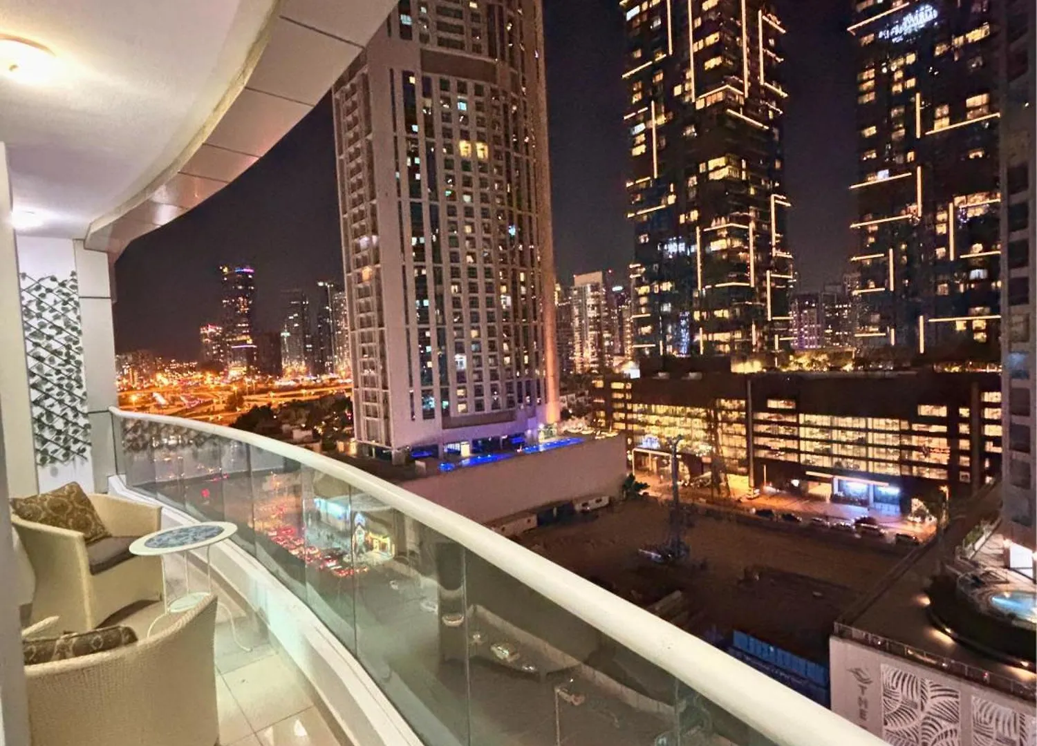 Lux 1Br, Kingbed In Dubai Marina, 3Mints Metro, 5Mints Barasti Beach contacts